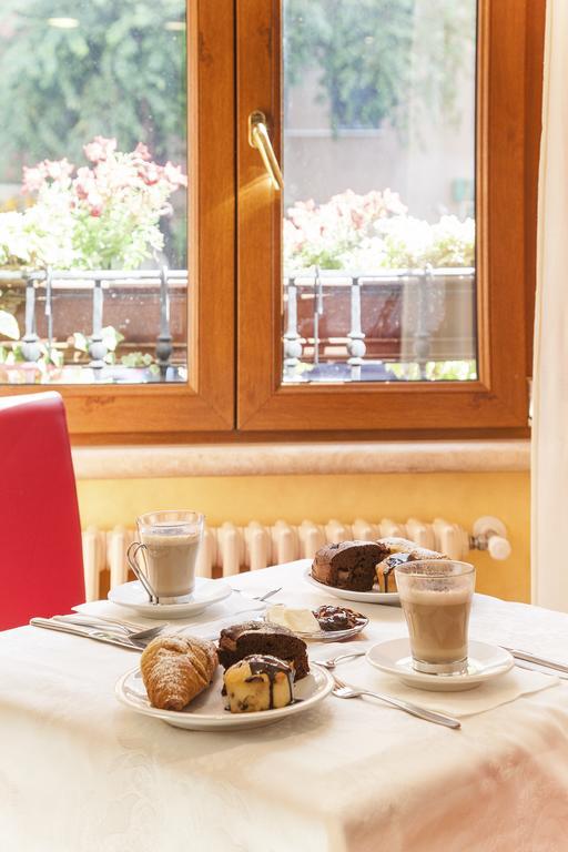 Hotel Tuscolana Róma Kültér fotó