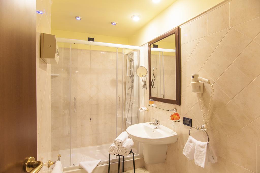 Hotel Tuscolana Róma Kültér fotó