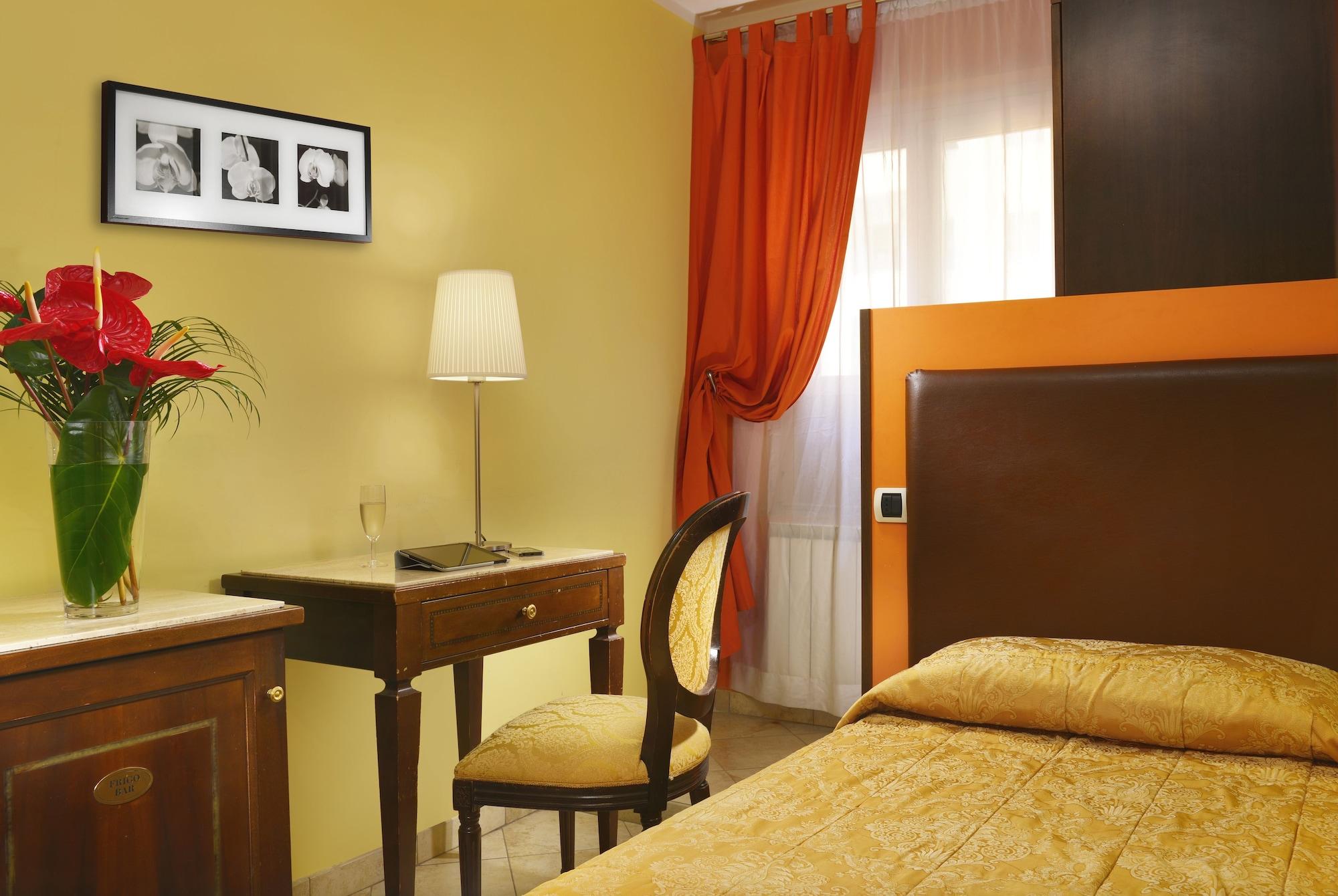 Hotel Tuscolana Róma Kültér fotó