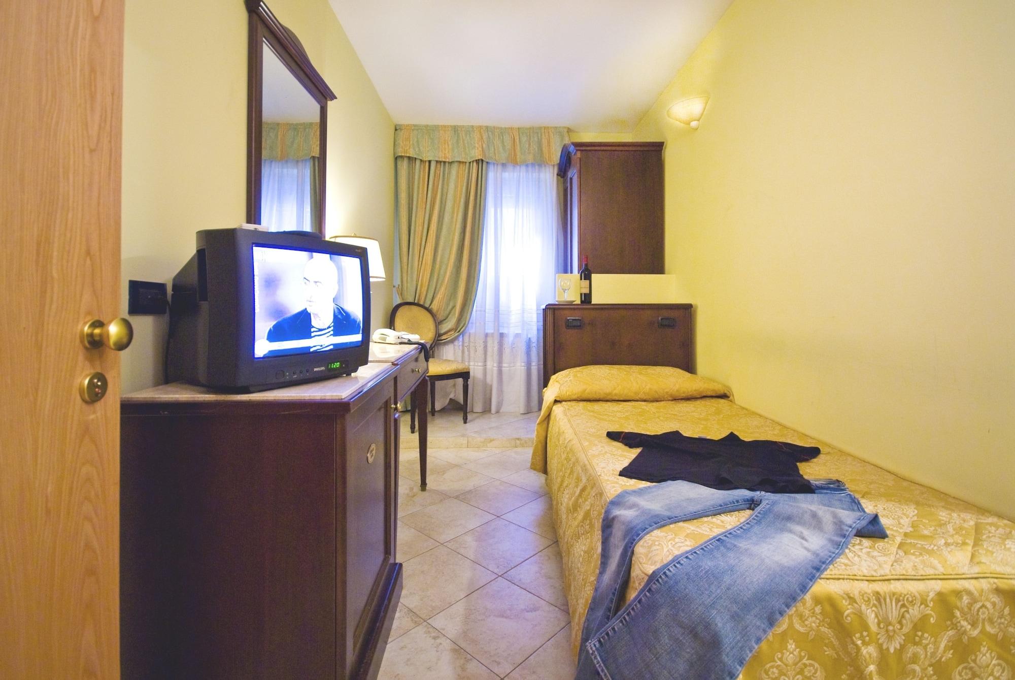 Hotel Tuscolana Róma Kültér fotó