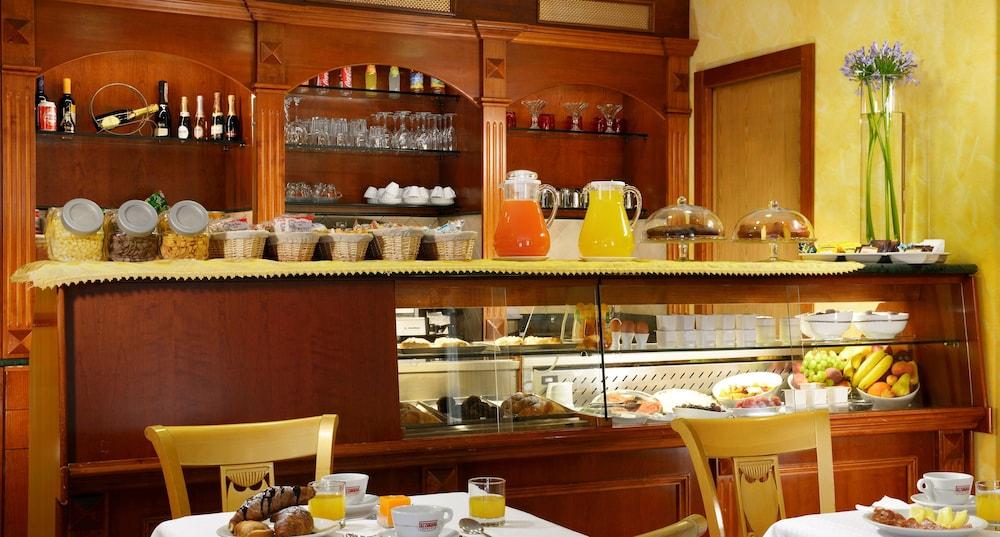 Hotel Tuscolana Róma Kültér fotó