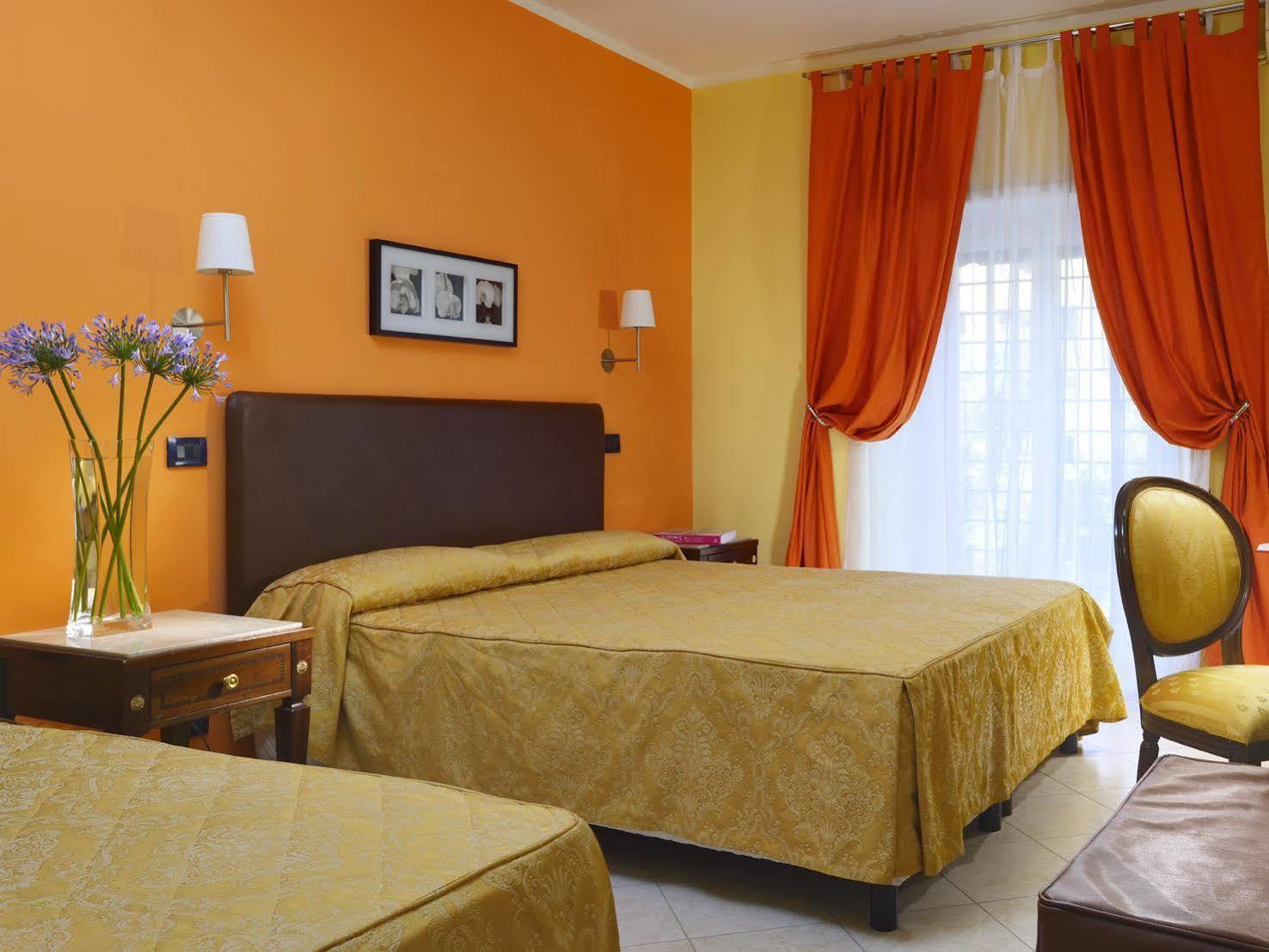 Hotel Tuscolana Róma Kültér fotó