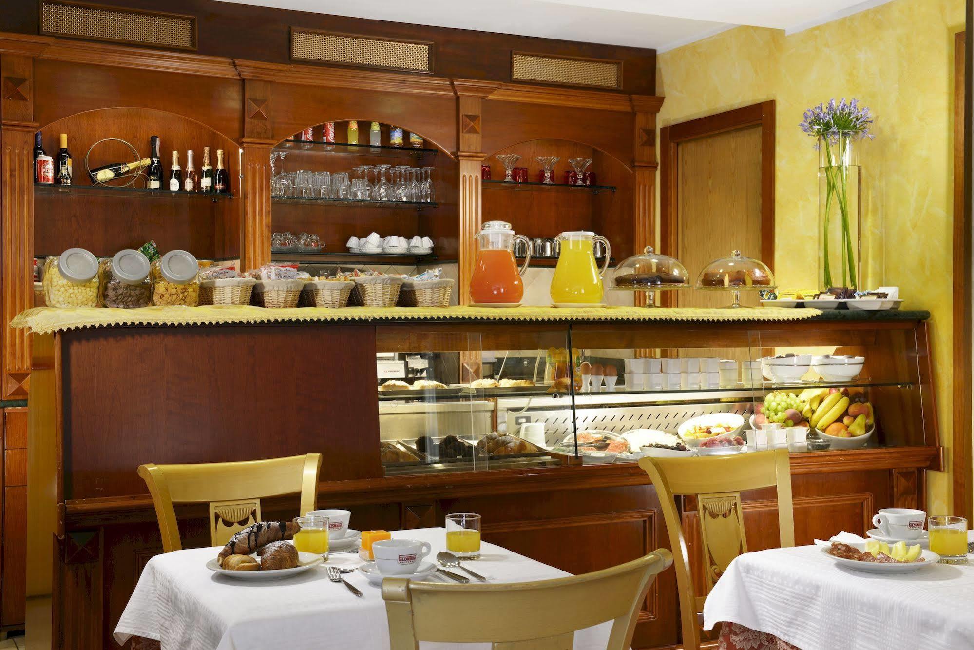 Hotel Tuscolana Róma Kültér fotó