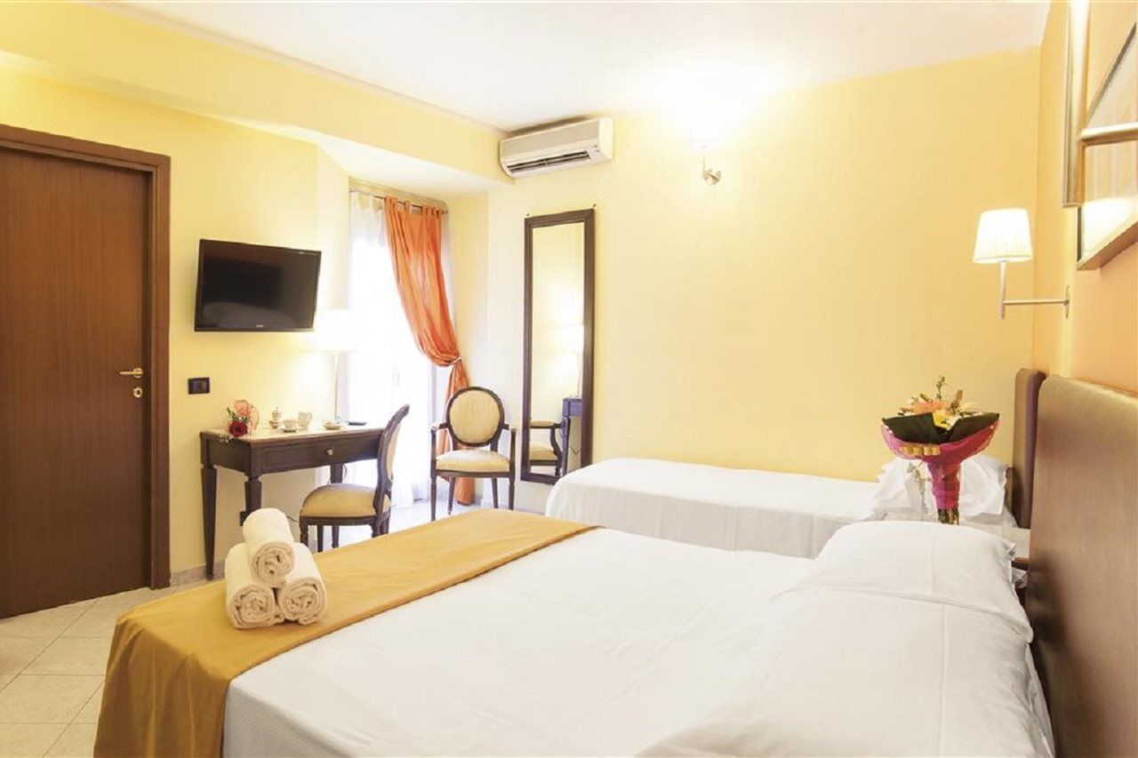 Hotel Tuscolana Róma Kültér fotó